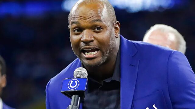 NFL Hall of Famer Dwight Freeney يدعو الدوري لوضع الألعاب NFL Hall of Famer Dwight Freeney يدعو الدوري لوضع الألعاب على عدد كبير جدًا من خدمات البث
| itg-ar.com
