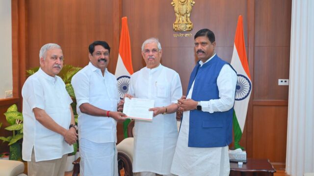 TN BJP يحث الحاكم Arlekar على العمل ضد مشاركة "اثنين TN BJP يحث الحاكم Arlekar على العمل ضد مشاركة "اثنين من الأفراد" في اجتماع مجلس الوزراء
| itg-ar.com