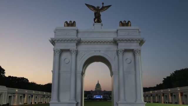 Trump's arch clears another hurdle, setting up a big debate: Trump's arch clears another hurdle, setting up a big debate: Do height limits apply? | itg-ar.com