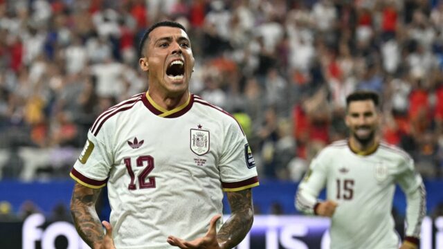 أسبانيا تتألق وتصدم فرنسا 2-0 وتتأهل إلى نهائي كأس العالم أسبانيا تتألق وتصدم فرنسا 2-0 وتتأهل إلى نهائي كأس العالم
| itg-ar.com