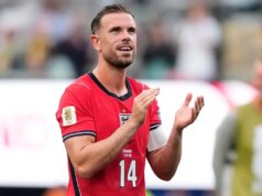 أصيب لاعب منتخب إنجلترا بإصابة في معصمه وهو يقفز فوق لوحة الإعلانات خلال احتفال الفريق بفوزه بكأس العالم ضد المكسيك
| itg-ar.com أصيب لاعب منتخب إنجلترا بإصابة في معصمه وهو يقفز فوق لوحة الإعلانات خلال احتفال الفريق بفوزه بكأس العالم ضد المكسيك
| itg-ar.com