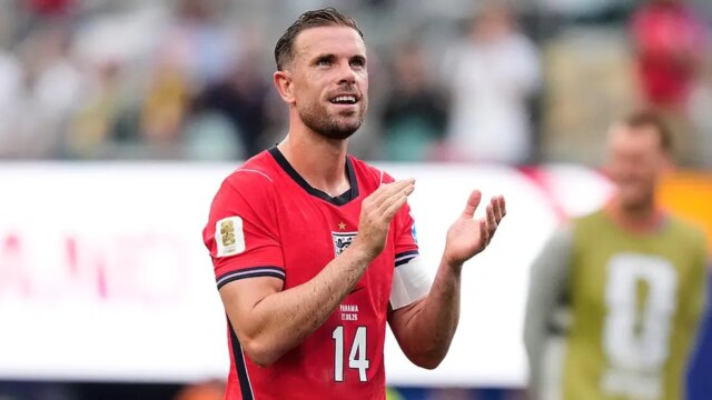 أصيب لاعب منتخب إنجلترا بإصابة في معصمه وهو يقفز فوق أصيب لاعب منتخب إنجلترا بإصابة في معصمه وهو يقفز فوق لوحة الإعلانات خلال احتفال الفريق بفوزه بكأس العالم ضد المكسيك
| itg-ar.com
