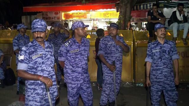 احتجاج CJP في دلهي مباشر: سينتهي الصيام اليوم إذا تحملت احتجاج CJP في دلهي مباشر: سينتهي الصيام اليوم إذا تحملت الحكومة المسؤولية عن الإخفاقات في نظام التعليم، كما يقول سونام وانجتشوك
| itg-ar.com