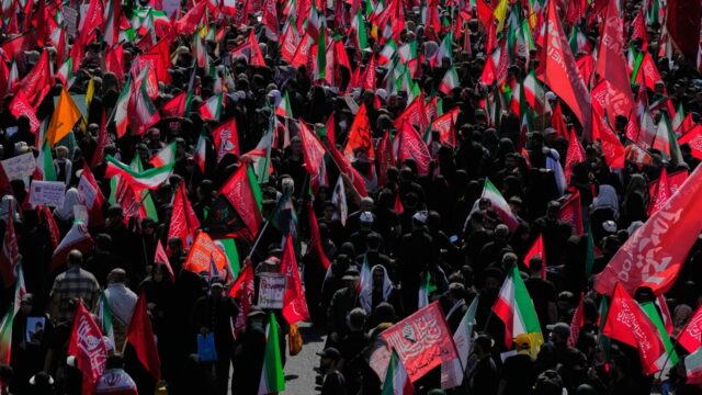 احتراق ناقلة نفط بعد إصابتها بقذيفة في مضيق هرمز | احتراق ناقلة نفط بعد إصابتها بقذيفة في مضيق هرمز
| itg-ar.com