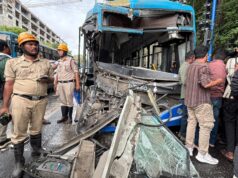 اصطدمت حافلة كهربائية BMTC بحافلة Vayu Vajra المتوقفة في KR Circle في بنغالورو، مما أدى إلى إصابة 5 أشخاص
| itg-ar.com اصطدمت حافلة كهربائية BMTC بحافلة Vayu Vajra المتوقفة في KR Circle في بنغالورو، مما أدى إلى إصابة 5 أشخاص
| itg-ar.com