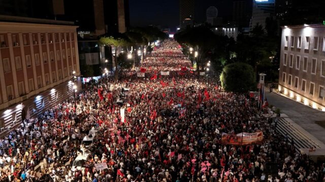 الألبان يخرجون إلى الشوارع احتجاجا لليلة 35 على التوالي | الألبان يخرجون إلى الشوارع احتجاجا لليلة 35 على التوالي
| itg-ar.com