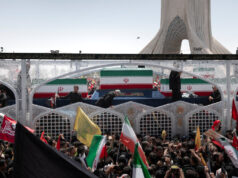 الانضمام إلى المد البشري من المشيعين الذين يتدفقون عبر شوارع طهران
| itg-ar.com الانضمام إلى المد البشري من المشيعين الذين يتدفقون عبر شوارع طهران
| itg-ar.com