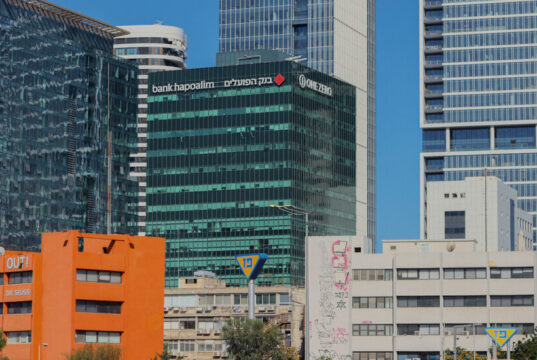 البنوك الإسرائيلية تهدد بإيقاف الاقتصاد الفلسطيني
| itg-ar.com البنوك الإسرائيلية تهدد بإيقاف الاقتصاد الفلسطيني
| itg-ar.com