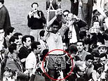 التفاصيل المخفية في صورة كأس العالم 1962 الشهيرة تثير نظريات “المسافر عبر الزمن” الجامحة
| itg-ar.com التفاصيل المخفية في صورة كأس العالم 1962 الشهيرة تثير نظريات "المسافر عبر الزمن" الجامحة
| itg-ar.com