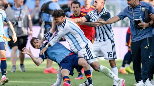 الدفعات والصراخ: نهائي كأس العالم ينتهي بشجار بين الأرجنتين وإسبانيا الدفعات والصراخ: نهائي كأس العالم ينتهي بشجار بين الأرجنتين وإسبانيا
| itg-ar.com