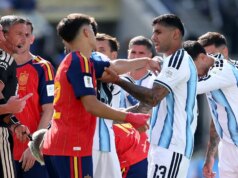 الفيفا يفتح تحقيقا في مشاجرة بعد فوز إسبانيا على الأرجنتين في نهائي كأس العالم
| itg-ar.com الفيفا يفتح تحقيقا في مشاجرة بعد فوز إسبانيا على الأرجنتين في نهائي كأس العالم
| itg-ar.com