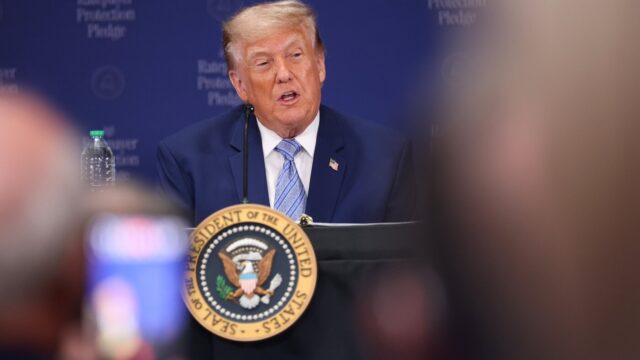 النفط يرتفع إلى 100 دولار للبرميل. ويفرض ترامب جولة جديدة النفط يرتفع إلى 100 دولار للبرميل. ويفرض ترامب جولة جديدة من الرسوم الجمركية
| itg-ar.com