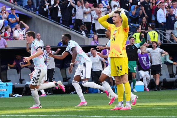 بلجيكا تهزم الولايات المتحدة 4-1 وتتأهل إلى ربع نهائي كأس بلجيكا تهزم الولايات المتحدة 4-1 وتتأهل إلى ربع نهائي كأس العالم
| itg-ar.com