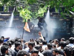 تحولت مسيرة احتجاج Yuva Morcha إلى المقر الرسمي لـ Kerala CM بسبب “الشذوذات” في امتحان PSC إلى أعمال عنف
| itg-ar.com تحولت مسيرة احتجاج Yuva Morcha إلى المقر الرسمي لـ Kerala CM بسبب "الشذوذات" في امتحان PSC إلى أعمال عنف
| itg-ar.com
