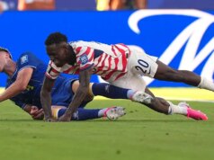 تلقى نجم منتخب الولايات المتحدة الأمريكية فولارين بالوغون بطاقة حمراء مثيرة للجدل خلال مباراة دور الـ 32
| itg-ar.com تلقى نجم منتخب الولايات المتحدة الأمريكية فولارين بالوغون بطاقة حمراء مثيرة للجدل خلال مباراة دور الـ 32
| itg-ar.com