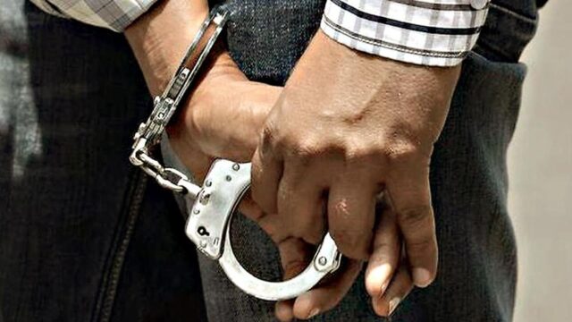 تم القبض على ثلاثة ناشرين بسبب كتب ذات "محتوى غير لائق" في J&K
| itg-ar.com