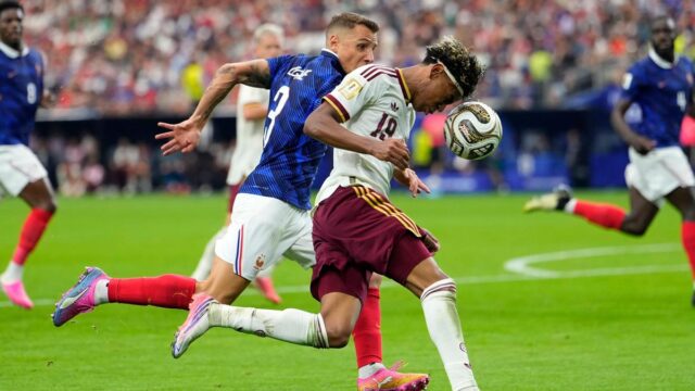 فرنسا ضد إسبانيا، نصف نهائي كأس العالم لكرة القدم بث فرنسا ضد إسبانيا، نصف نهائي كأس العالم لكرة القدم بث مباشر: ركلة جزاء أويارزابال تمنح إسبانيا التقدم المبكر
| itg-ar.com
