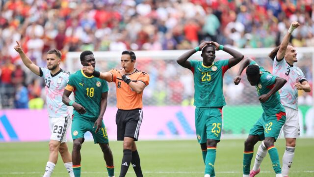 في كأس العالم، هل تجاوزت تقنية VAR الحدود؟ يقول بعض في كأس العالم، هل تجاوزت تقنية VAR الحدود؟ يقول بعض المشجعين إنه يدمر البطولة
| itg-ar.com