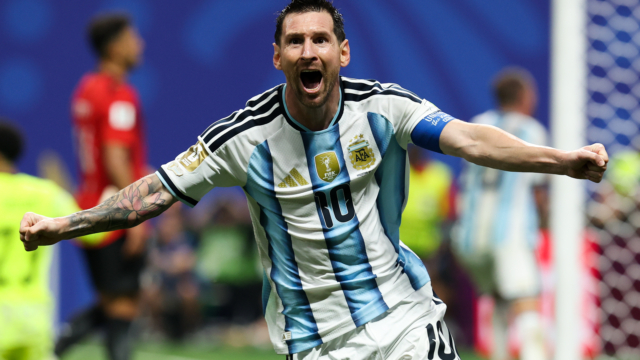 قدم الاتحاد الدولي لكرة القدم "الفأل السعيد" للأرجنتين قبل مواجهة قدم الاتحاد الدولي لكرة القدم "الفأل السعيد" للأرجنتين قبل مواجهة إنجلترا في نصف نهائي كأس العالم
| itg-ar.com