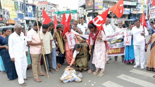 كالابوراجي: CPI (M) يحتج على اعتقال سونام وانجتشوك، ويسعى إلى كالابوراجي: CPI (M) يحتج على اعتقال سونام وانجتشوك، ويسعى إلى استقالة وزير التعليم
| itg-ar.com