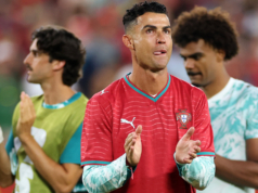 كريستيانو رونالدو يقاوم الدموع أثناء تكريم ديوغو جوتا بعد مسيرته الصادمة لأول مرة في فوزه المثير للجدل بكأس العالم
| itg-ar.com كريستيانو رونالدو يقاوم الدموع أثناء تكريم ديوغو جوتا بعد مسيرته الصادمة لأول مرة في فوزه المثير للجدل بكأس العالم
| itg-ar.com