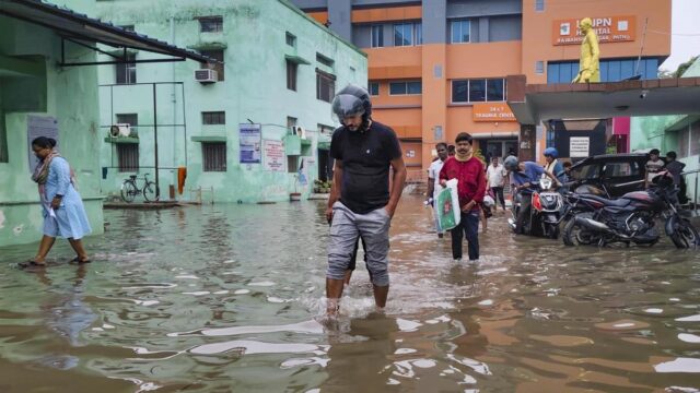 متتبع الرياح الموسمية مباشر: Cloudburst تغمر الفنادق والمنازل في باهالجام؛ أمطار غزيرة إلى غزيرة جدًا تضرب أجزاء من الهند
| itg-ar.com