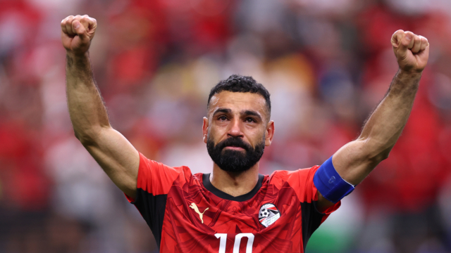 محمد صلاح باكيًا يضحك من سؤال ليونيل ميسي بعد "كتابة محمد صلاح باكيًا يضحك من سؤال ليونيل ميسي بعد "كتابة التاريخ"
| itg-ar.com
