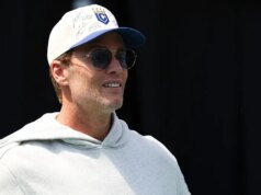 مشجعو اتحاد كرة القدم الأميركي يشجبون محلل شبكة NBC بعد تراجع تصنيف توم برادي في تصنيف QB المثير للجدل
| itg-ar.com مشجعو اتحاد كرة القدم الأميركي يشجبون محلل شبكة NBC بعد تراجع تصنيف توم برادي في تصنيف QB المثير للجدل
| itg-ar.com