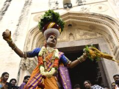 يبدأ Golconda Bonalu 2026 بالبهجة حيث يتجمع الآلاف في حصن التل لتقديم القرابين للآلهة
| itg-ar.com يبدأ Golconda Bonalu 2026 بالبهجة حيث يتجمع الآلاف في حصن التل لتقديم القرابين للآلهة
| itg-ar.com