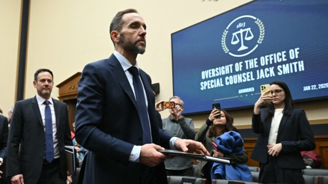 يحث الجمهوريون وزارة العدل على التحقيق مع المدعي العام السابق يحث الجمهوريون وزارة العدل على التحقيق مع المدعي العام السابق جاك سميث
| itg-ar.com