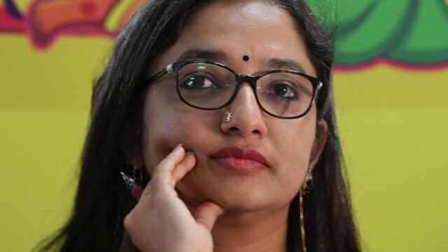 يزعم CPI (M) في ولاية كيرالا أن إزالة ضابط IAS يزعم CPI (M) في ولاية كيرالا أن إزالة ضابط IAS لأن Vizhinjam MD كان لصالح Adani
| itg-ar.com