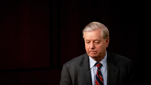 يقول الطبيب الشرعي إن السيناتور الأمريكي ليندسي جراهام توفي على يقول الطبيب الشرعي إن السيناتور الأمريكي ليندسي جراهام توفي على الأرجح بعد تمزق الشريان الأورطي
| itg-ar.com