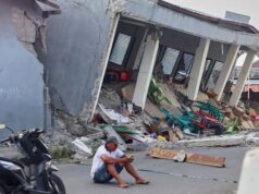 انتشلت فرق الإنقاذ في إندونيسيا 6 جثث أخرى في أعقاب الزلزال، ليرتفع عدد القتلى إلى 53.
