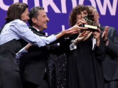 ماغي جيلنهال: لجنة تحكيم مهرجان البندقية لم تمنح جائزة “الأسد الذهبي” لفيلم “امرأة مجهولة” لمجرد أن مخرجته امرأة؛ فالفيلم كان “بمثابة شعاع ليزر”.